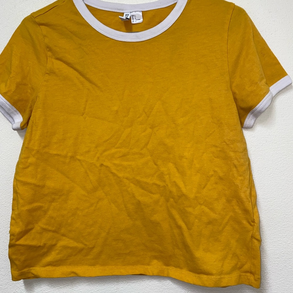 H&M | White and Mustard Yellow Colorblock Tee | Size L